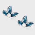 S925 silver stud earrings with blue enamel flower petals and central white pearl accent - Blue Three-Petal Flower Style (KDP2204)