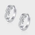S925 sterling zilveren strik oorbellen met sprankelende zirkonia edelstenen - Strik Stijl Huggie Oorbellen (KDP2148)