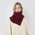 Tour de cou en tricot bordeaux d'hiver avec texture côtelée et design superposé - Rouge Foncé