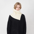 Schicker cremeweißer Strick-Halswärmer mit Rippstrick-Rollkragen und asymmetrischem Saum - Gebrochenes Weiß