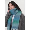 Sciarpa sfumata blu e verde in mohair con frange sopra un blazer grigio - Blu Acquario
