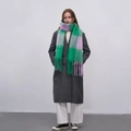 Dicker grün-lilafarben karierter Strickschal mit langen Fransen für Winterwärme - Rauchviolett Grün