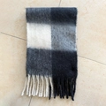 Dicker schwarz-weißer Karoschal mit Fransen aus weichem Kaschmir-Imitat - Schwarz Weiß (Gebürstete Textur)
