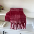 Bufanda de cuadros rojos con textura suave y esponjosa con flecos para el invierno - Rojo Y Blanco Ankara