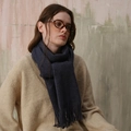 Classica sciarpa di lana blu scuro con frange per la moda invernale e il calore - Blu Notte
