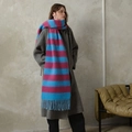 Sciarpa spessa in acrilico a righe blu reale e rosa con lunghe nappe - Striscia Blu Rosa