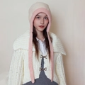 Cappello in maglia con paraorecchie rosa e beige con lacci lunghi per donna - Rosa Riso