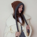 Cappello in maglia invernale con paraorecchie marrone e grigio e cardigan vintage - Grigio Marrone