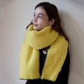 Sciarpa spessa in mohair giallo acceso con cuciture nere a contrasto per l'inverno - Giallo Limone