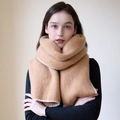 Sciarpa chic in mohair cammello con bordo bianco, spessa e calda per l'inverno - Cammello