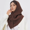 Passamontagna minimalista in maglia marrone scuro con coulisse per il calore invernale - Marrone Caffè