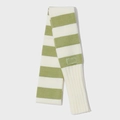 Sciarpa a maglia a righe verde e bianco crema con etichetta decorativa sobria - Verde chiaro