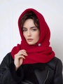 Sciarpa con cappuccio rossa lavorata a maglia con bottone blu decorativo invernale - Rosso