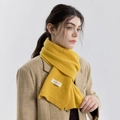 Écharpe en maille jaune vif avec texture en laine de qualité et étiquette tissée - Jaune Moutarde
