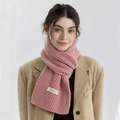 Pink chunky knit scarf with minimalist logo label on soft cashmere-like fabric - Pink