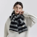 Écharpe en laine tricotée à rayures noires et blanches avec texture duveteuse brossée - Rayures Noires et Blanches