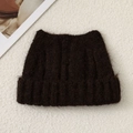 Bonnet en maille marron foncé avec oreilles de chat et bord replié pour l'hiver - Marron Foncé