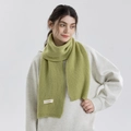 Sciarpa classica in maglia verde erba con consistenza morbida ed etichetta tessuta - Verde Mela