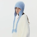 Gorro de punto azul claro con orejeras, borlas decorativas y un acabado de mohair - Azul Celeste