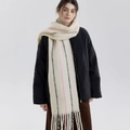 Sciarpa in lana color crema a righe rosa e nere con classici dettagli di frange - Beige Chiaro