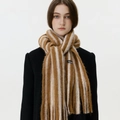Sciarpa in misto lana a righe verticali marroni e beige con frange ed etichetta tessuta - Giallo Beige