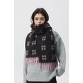 Sciarpa in lana a quadri rosa e nera con lunghe frange e texture morbida in mohair - Rosa Nero Scacchiera