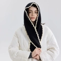 Écharpe à capuche tricotée noire avec bords festonnés crème pour femme en hiver - Noir d'encre