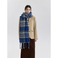 Écharpe à carreaux bleu et gris avec pompons et texture douce pour l'hiver - Bleu Marine