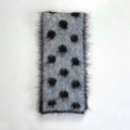 Écharpe épaisse en laine tricotée grise avec texture poilue et motifs à pois noirs - Gris Café Pois