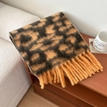 Écharpe tricotée souple motif léopard gingembre et marron avec de longues franges - Léopard Jaune Gris