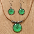 Set gioielli mandala bohémien con pendenti circolari verdi e blu su legno - Verde