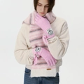 Gestrickte Handschuhe und Schal Set in Rosa gestreift mit Bändern und Etiketten - Rosa