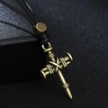 Collana con ciondolo a croce in bronzo stile vintage industriale e cordino nero intrecciato - Bronzo Antico