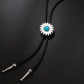 Cravatta bolo vintage con fiore di margherita e pietra turchese su cordoncino intrecciato - Centro Blu Zaffiro