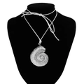 Collana bohémien con ciondolo a conchiglia nautilus argento su cordino bianco con modello - Argento