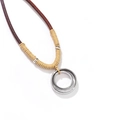 Retro ketting met kruishanger, dubbele ringen en bruine leren veter voor heren - Dubbele ringen