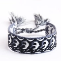 Bracelet d'amitié bohème tissé à la main avec motifs noir et blanc et pompons - Motif de Vagues Noires Et Blanches (QNW2884-8)