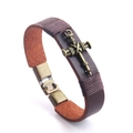 Vintage Lederarmband in Braun mit antikem Bronze-Metallkreuz und Lederflechtung - Braunes Kreuz Stil (QNW2888-2)