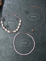 Set collana multistrato bohémien con perline rosa, pendenti a conchiglia d'oro e choker - Collana di Conchiglie Rosa