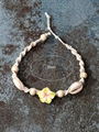 Cavigliera con conchiglie e fiore giallo e perline di legno intrecciato da 30cm - Fiore Rosa / Rosa