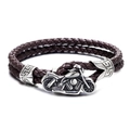 Dettaglio del bracciale in pelle intrecciata marrone con fibbia in metallo moto - Marrone