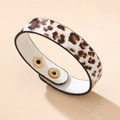 Bracciale alla moda in pelle leopardata con eleganti chiusure a scatto dorate - Stampa Leopardata (Stile 1)