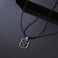 Collier pendentif croix pour homme avec texture martelée et cordon en cuir noir - Croix
