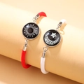 Bracelets de couple tressés soleil et lune en rouge et blanc avec pendentifs argentés - Rouge Blanc Soleil Lune Ensemble