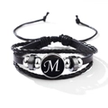 Bracelet multicouche en cuir noir avec breloque lettre M argentée et perles tressées - Lettre-M