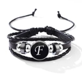 Bracelet multicouche en cuir noir tressé avec perles argentées et badge lettre F - Lettre-F