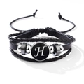 Bracelet multicouche en cuir noir avec perles argentées et pendentif lettre H - Lettre-H