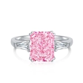 Bague de luxe en argent 925 avec diamant rose taille radiant sur fond blanc éclatant - Style Rectangle Rose à Trois Pierres (DY120536)