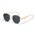 Lunettes de soleil octogonales avec monture dorée et branches larges blanc ivoire - Gris Beige