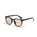 Klassische schwarze Sonnenbrille mit Retro-Teeglas und Metallic-Nieten-Akzenten - Schwarzer Rahmen Helltee Linsen